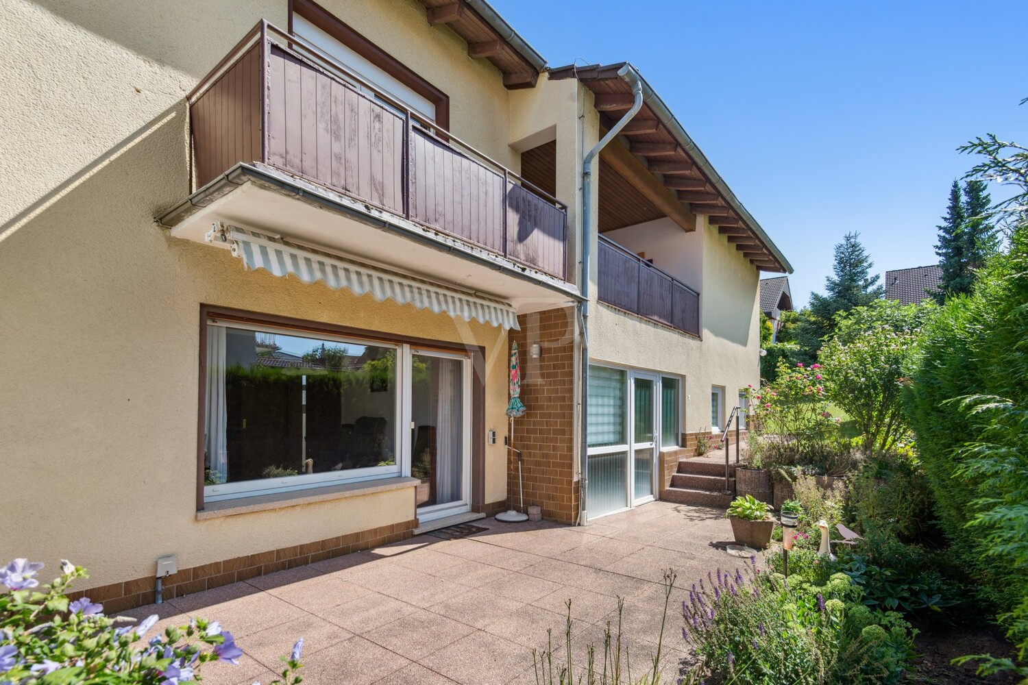 Terrasse mit Gartenzugang