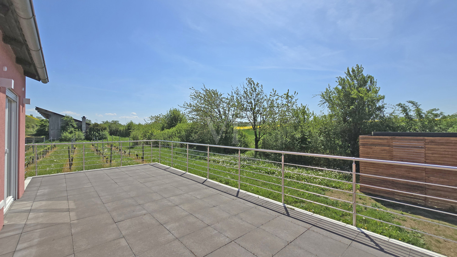 Terrasse mit möglicher Gartenfläche