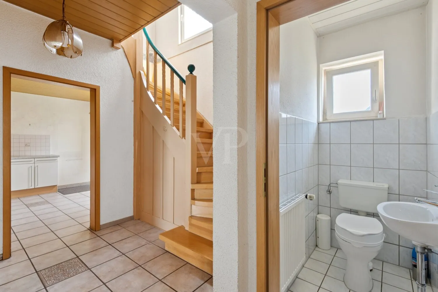 Treppenaufgang und Gäste-WC