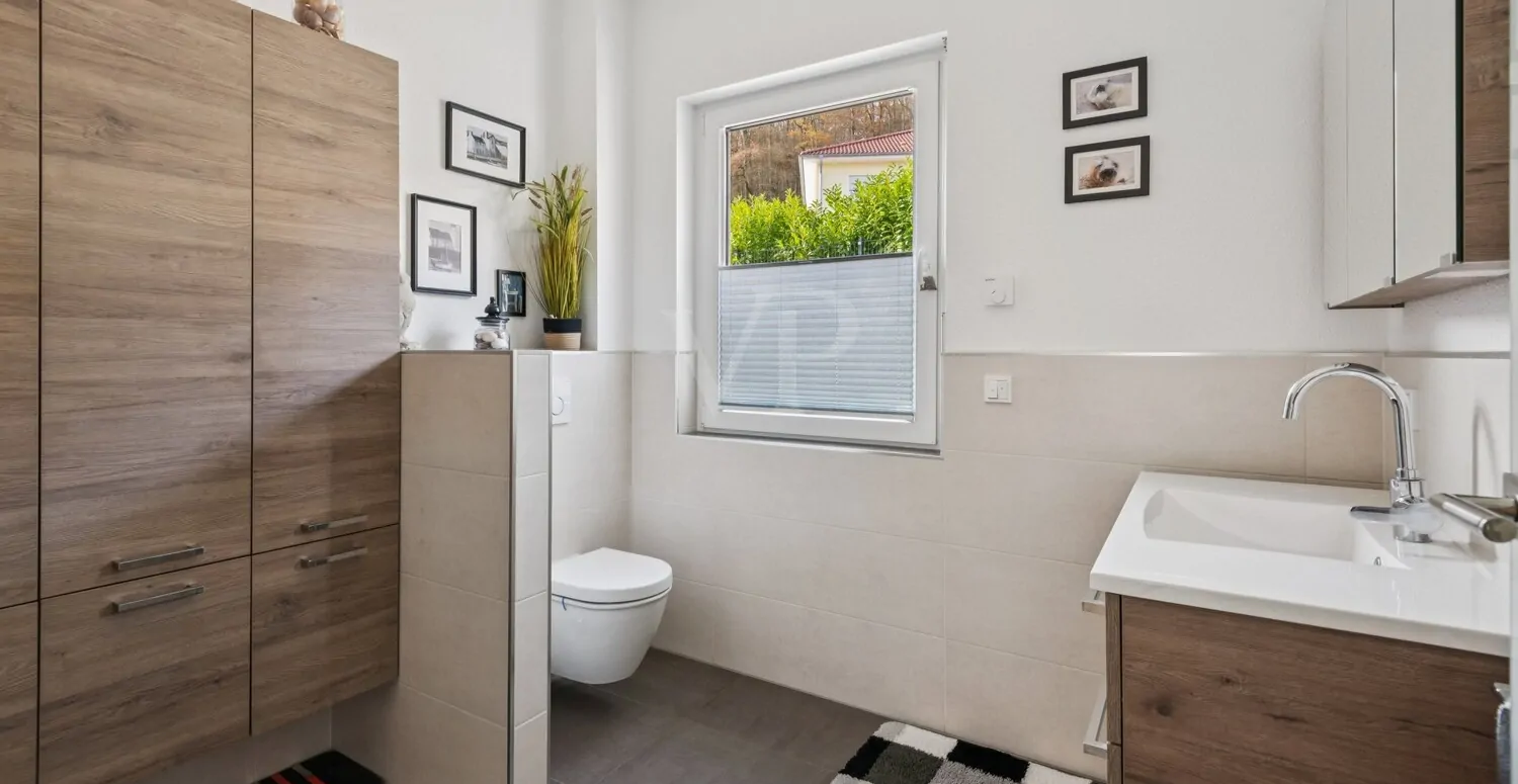 Badezimmer mit begehbarer Dusche