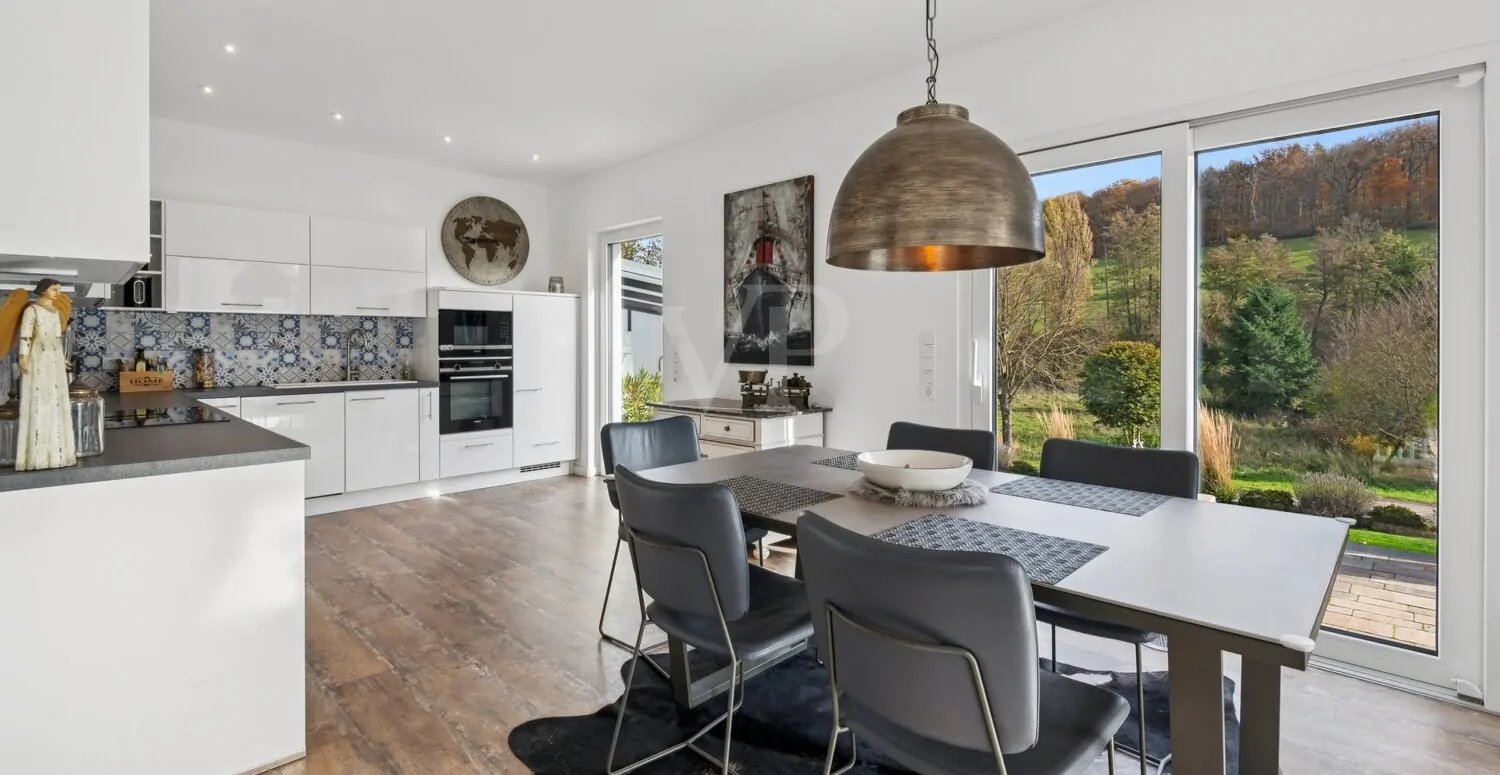 Küche mit Terrassenblick