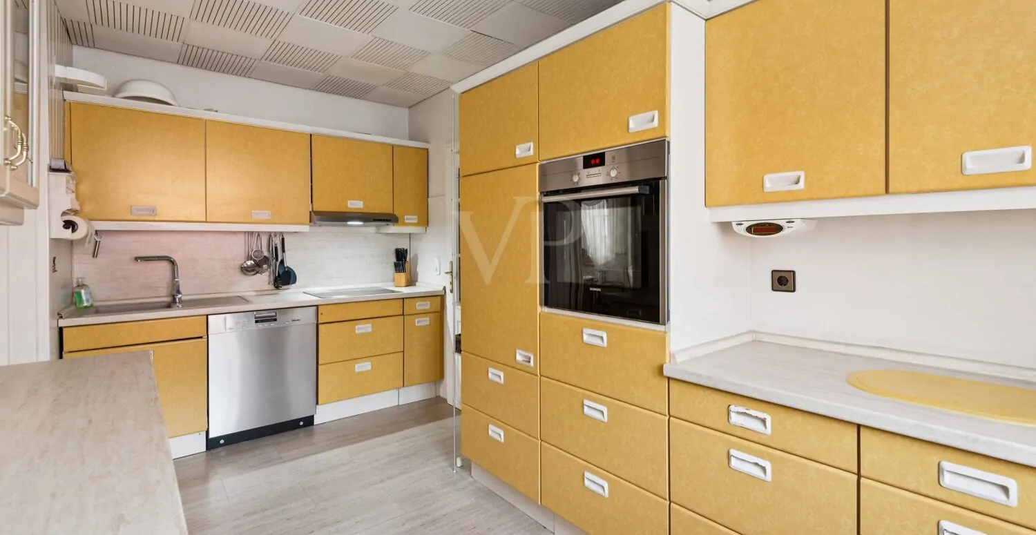 helle Küche im Erdgeschoss