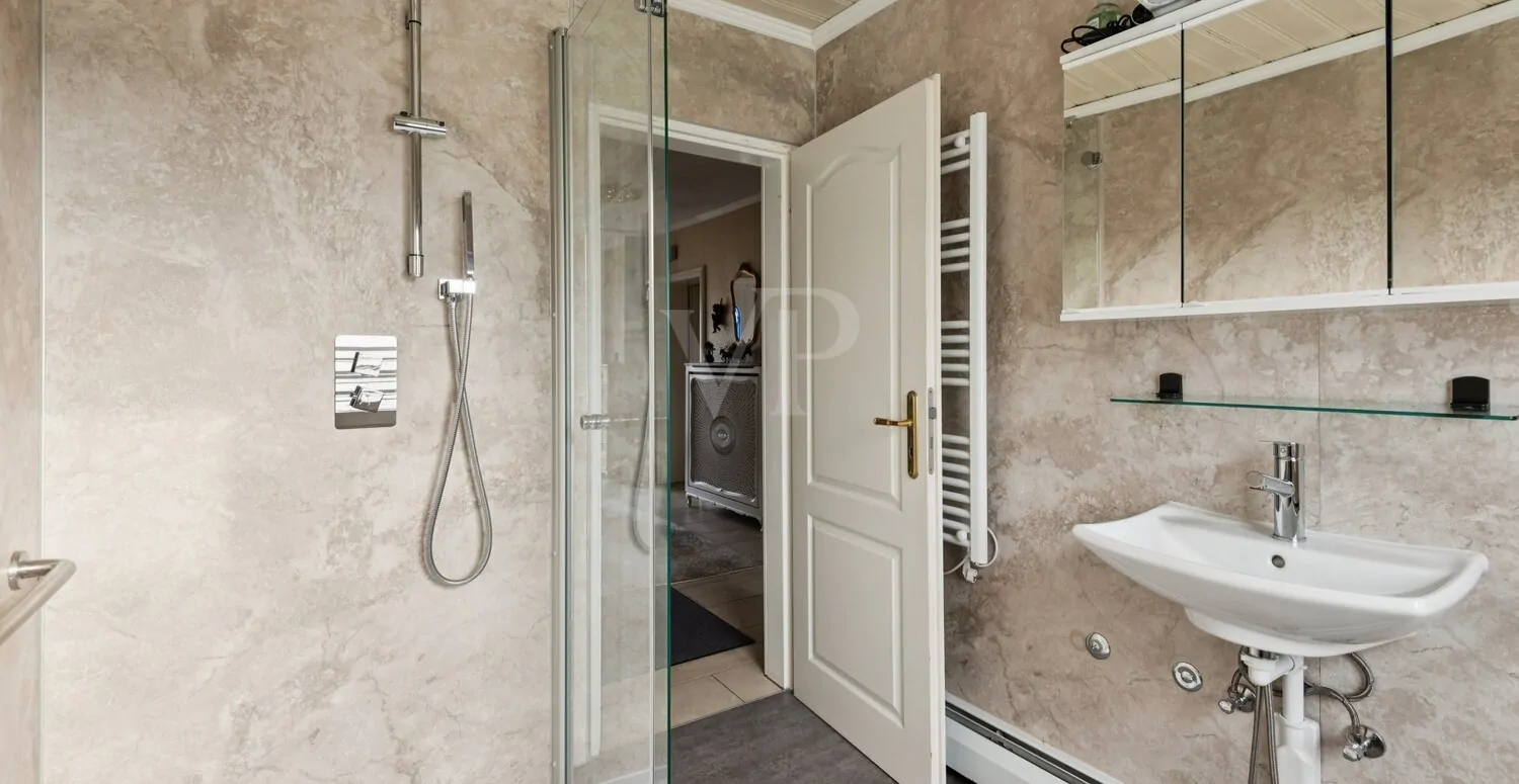 modernisiertes Badezimmer