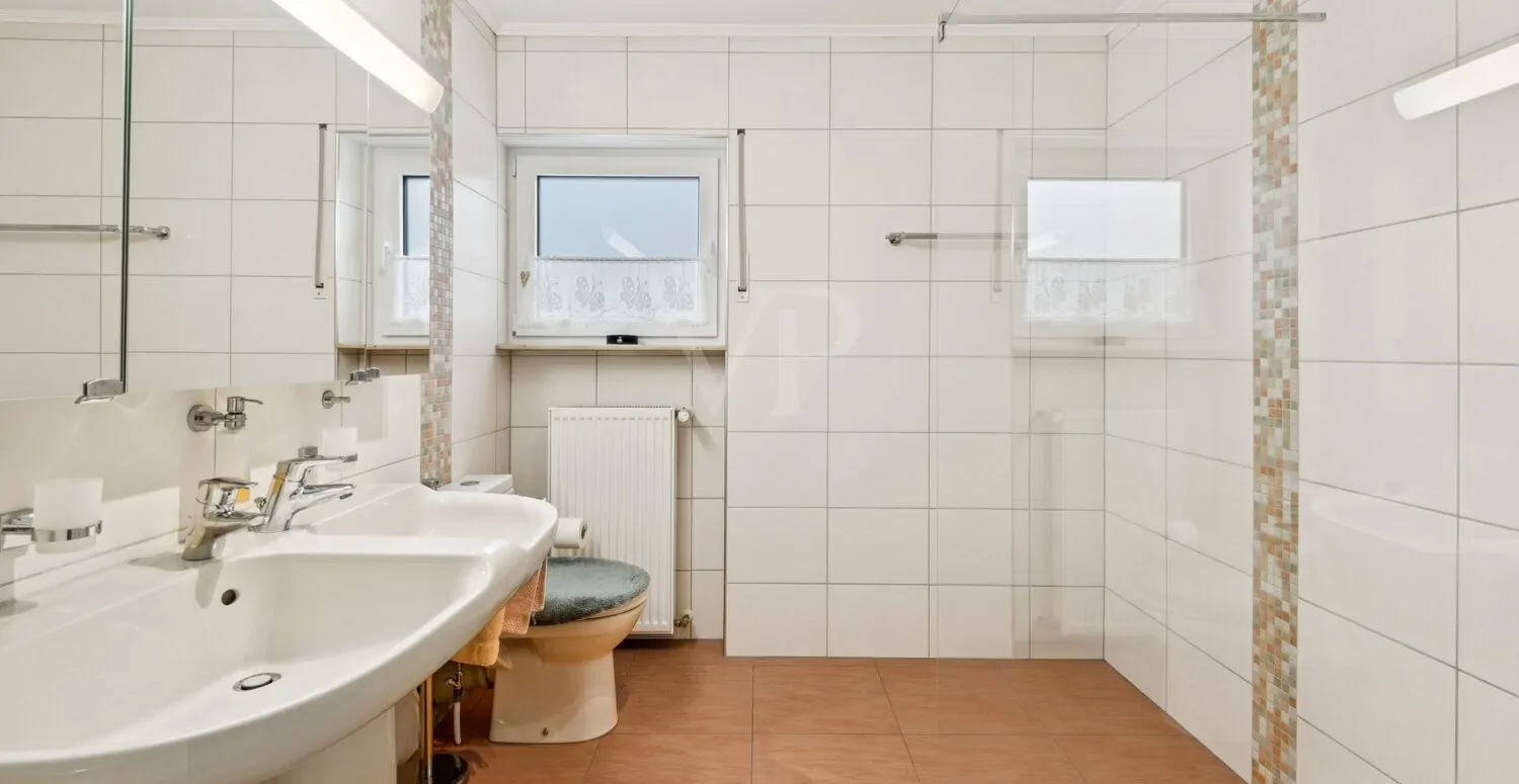 modernes Badezimmer
