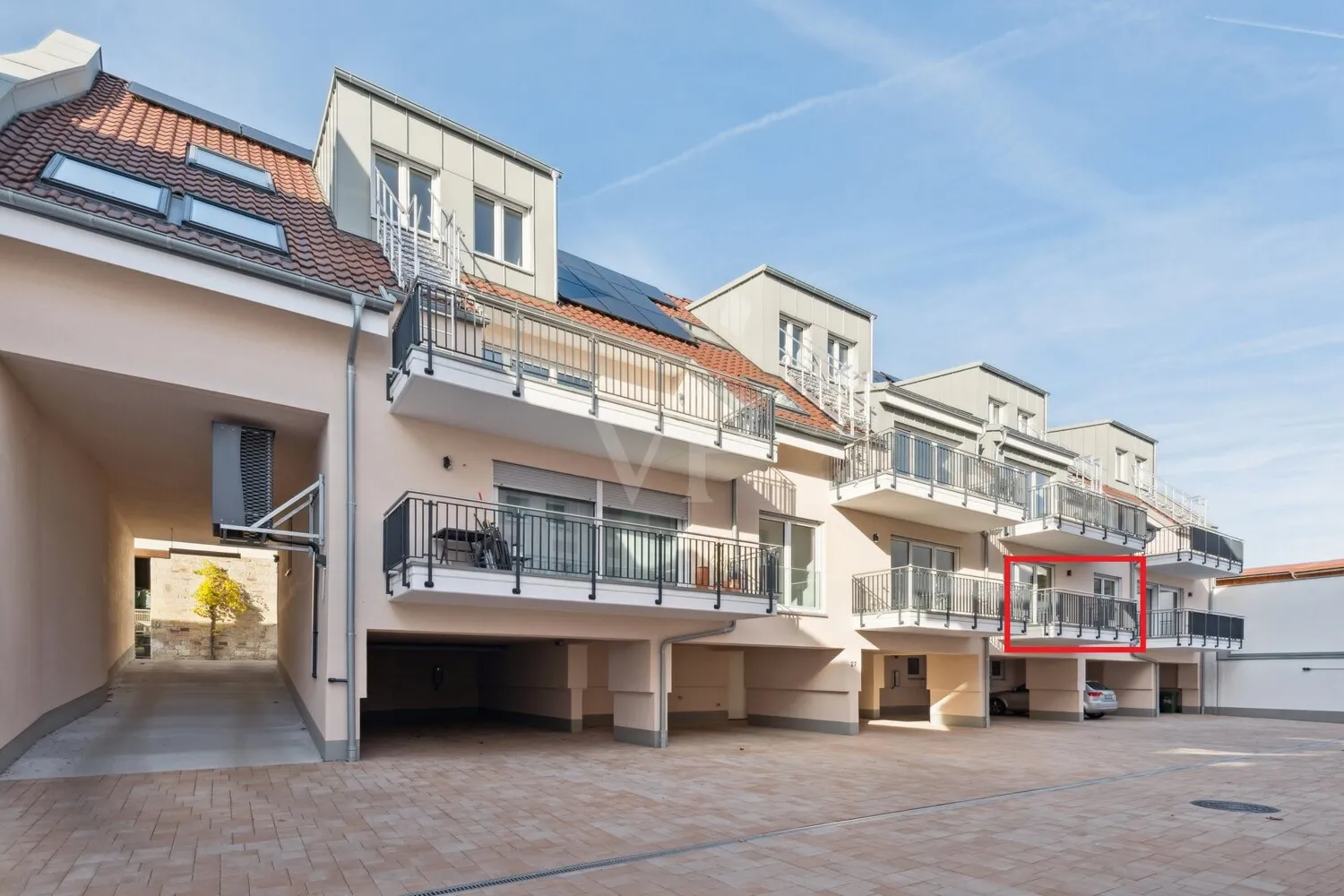 Hinteransicht mit Lage der Wohnung