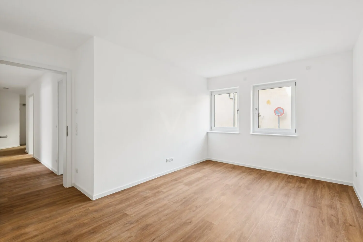 Schlafzimmer mit Zugang zum Bad