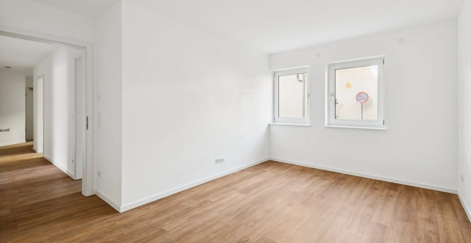 Schlafzimmer mit Zugang zum Bad