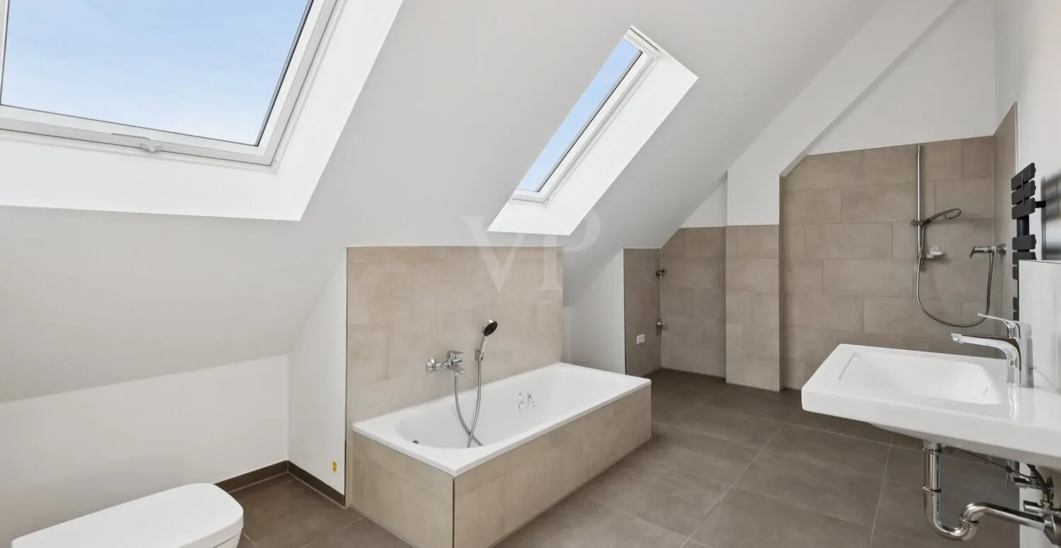 Badezimmer im Dachspitz