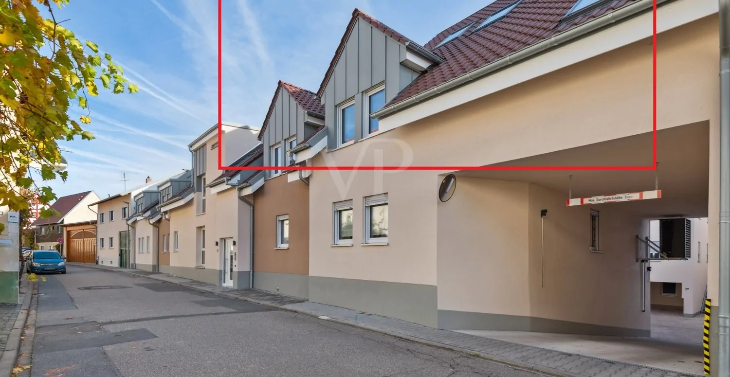 Vorderansicht mit Hofzufahrt