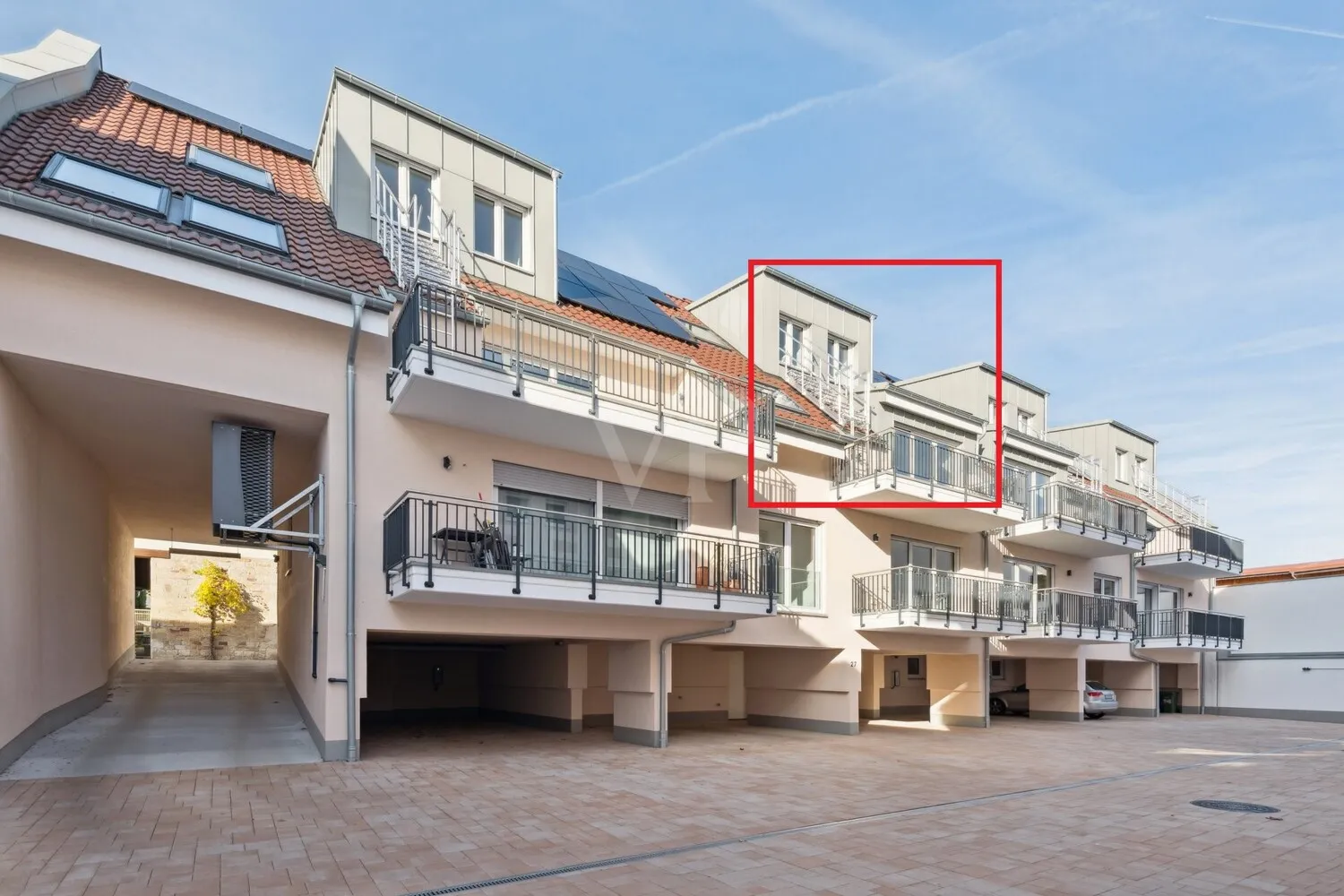 Hinteransicht mit Lage der Wohnung