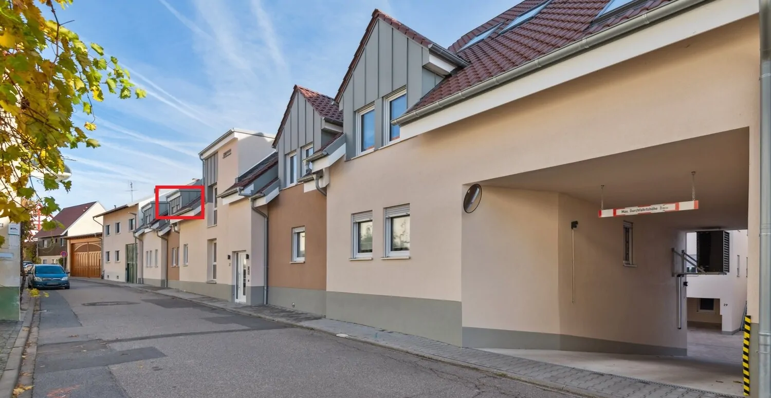 Vorderansicht und Hofeinfahrt