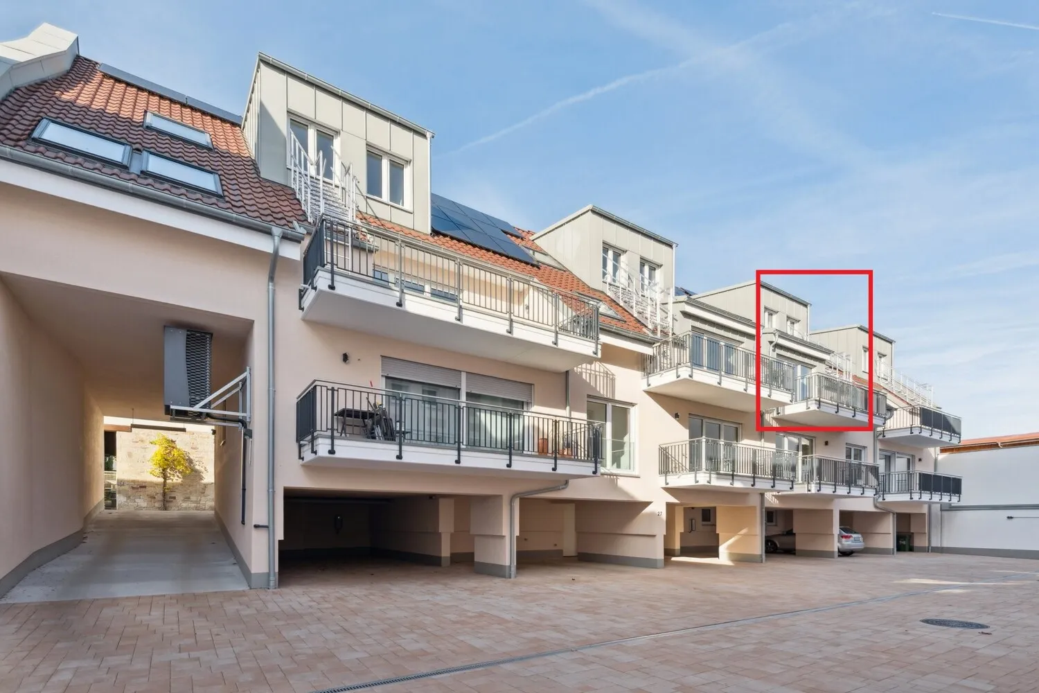 Hinteransicht und Lage der Wohnung