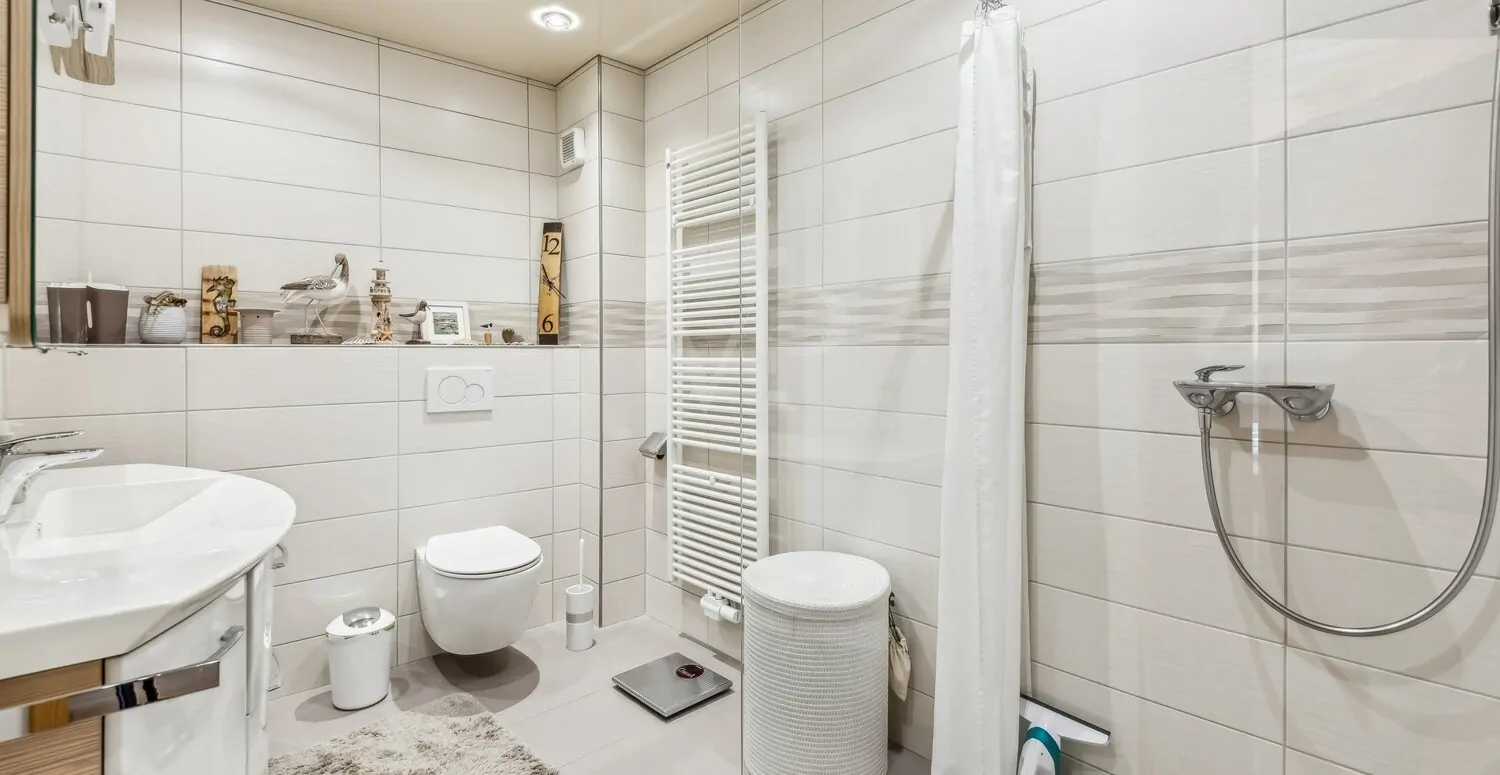 modernes Badezimmer