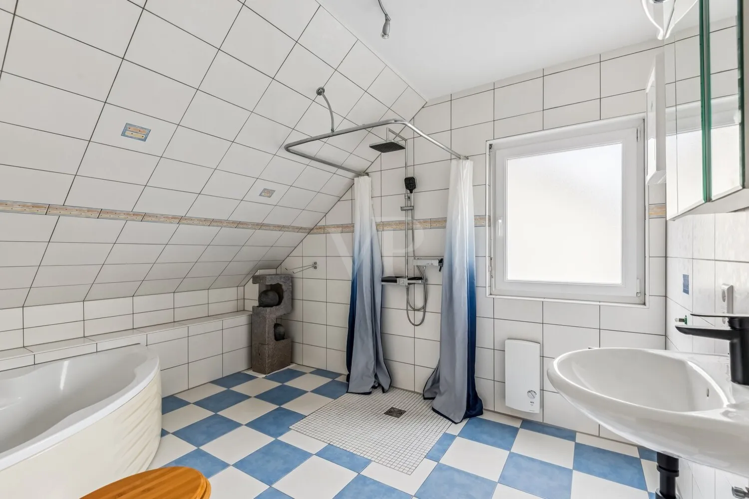 helles Badezimmer