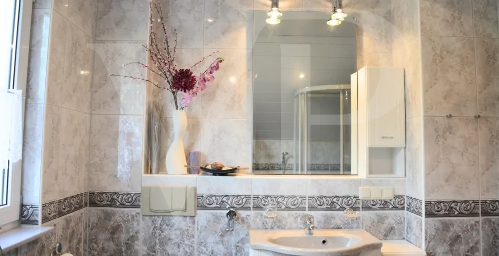 Badezimmer mit Tageslicht