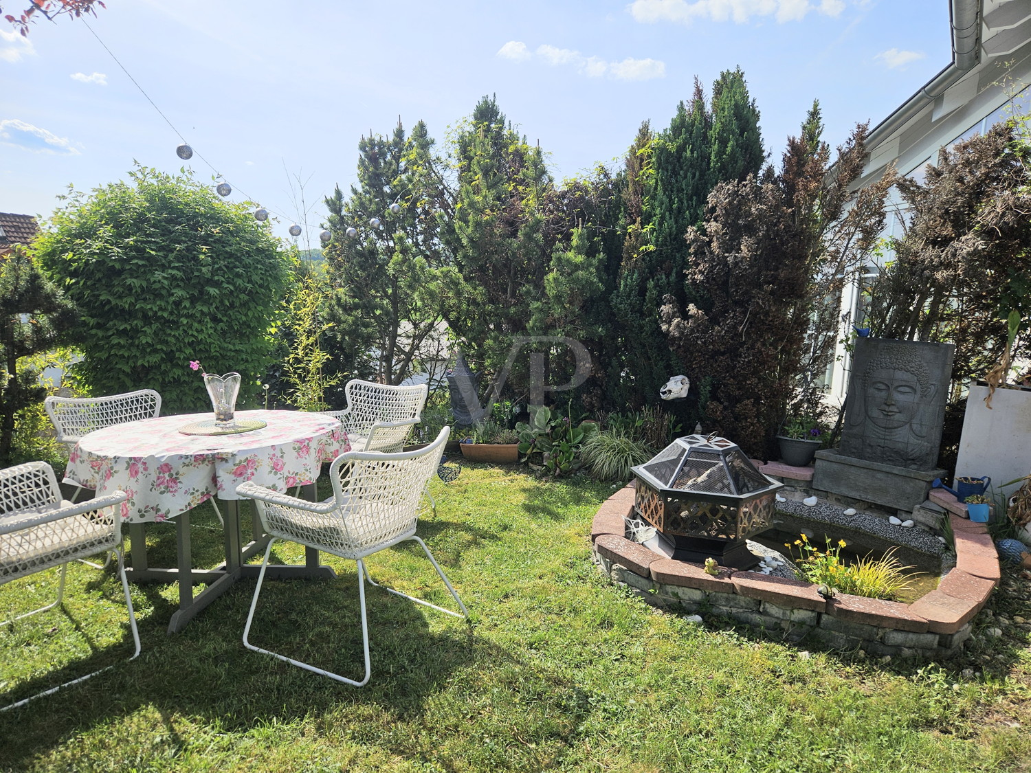 Uneinsichtiger Garten mit Blick