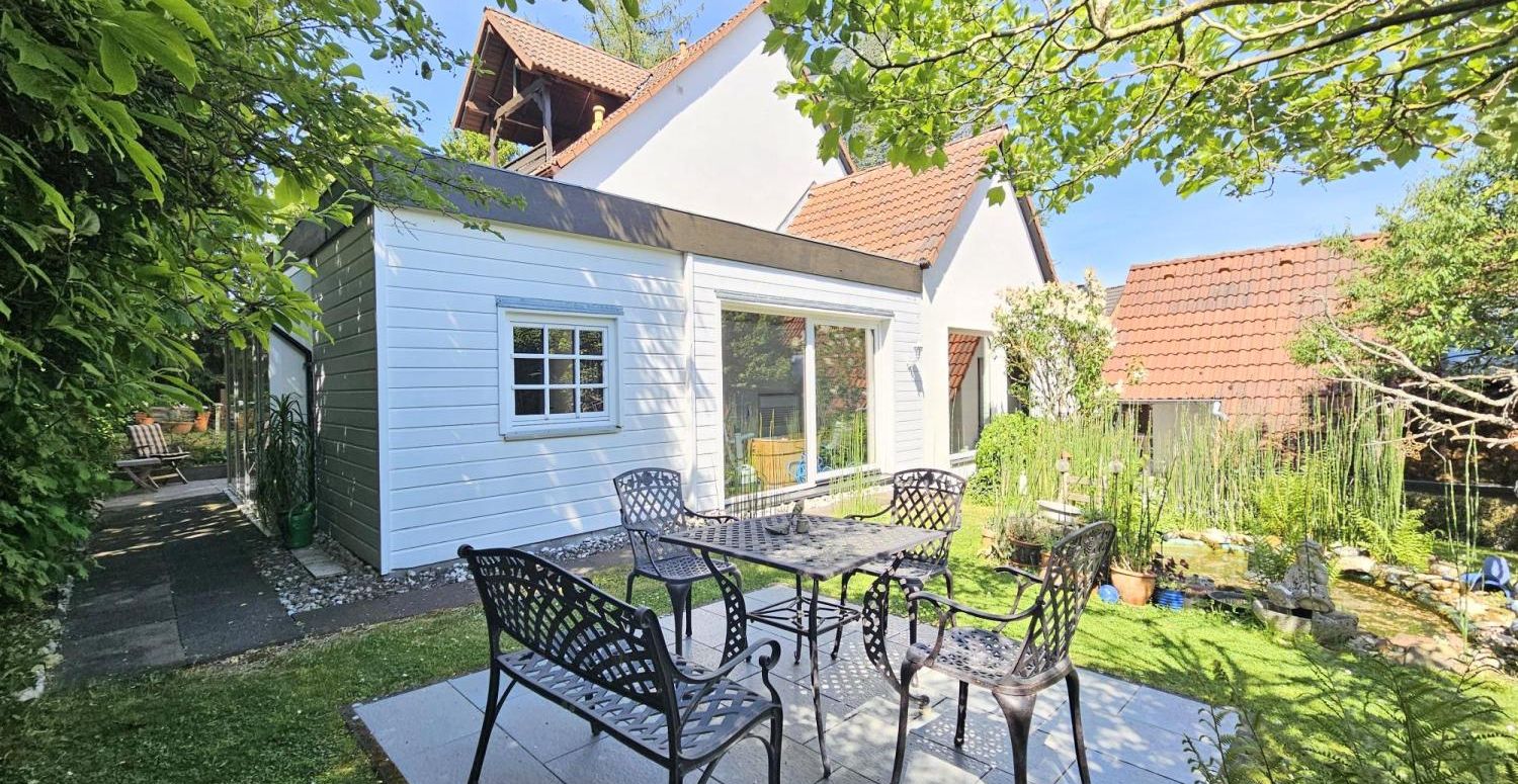Idyllischer Rückzugsort im Garten