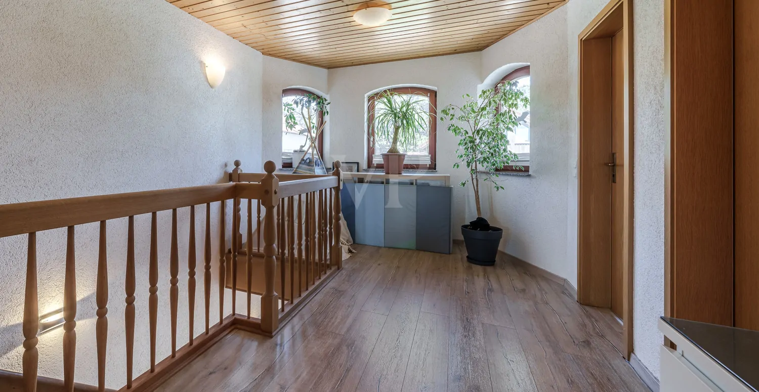 Geräumige Galerie im Obergeschoss