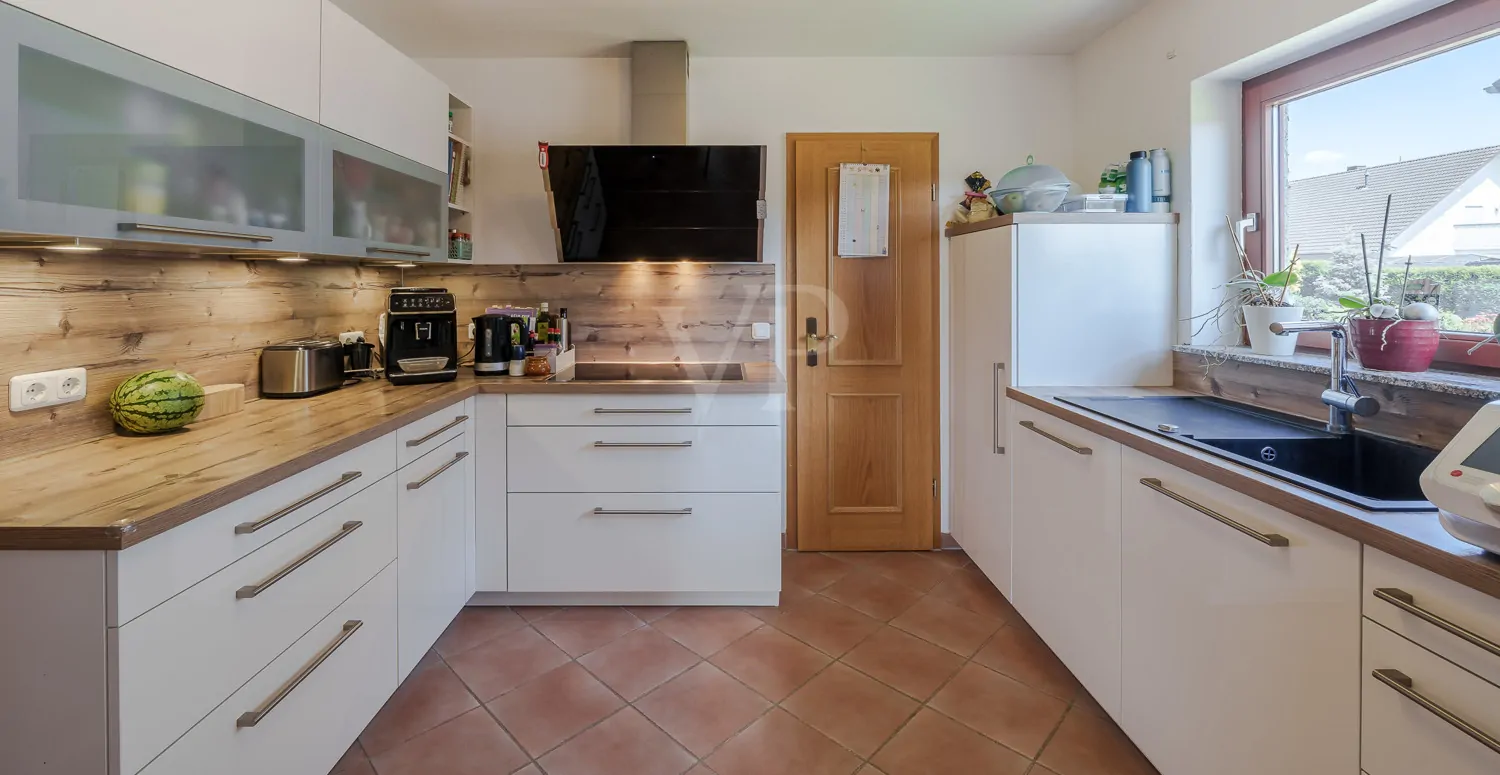 Moderne, helle Küche