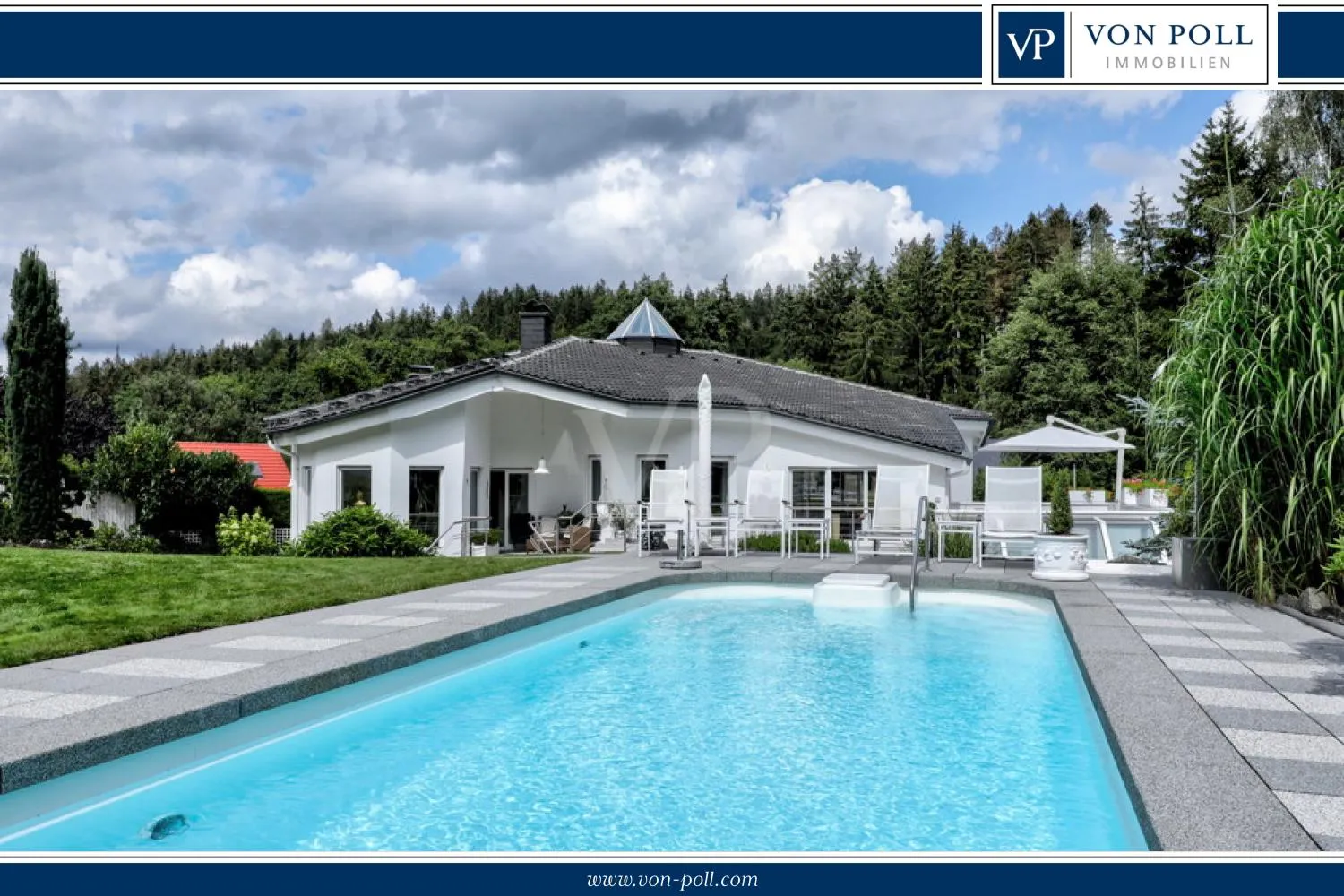 Großer Outdoor-Pool