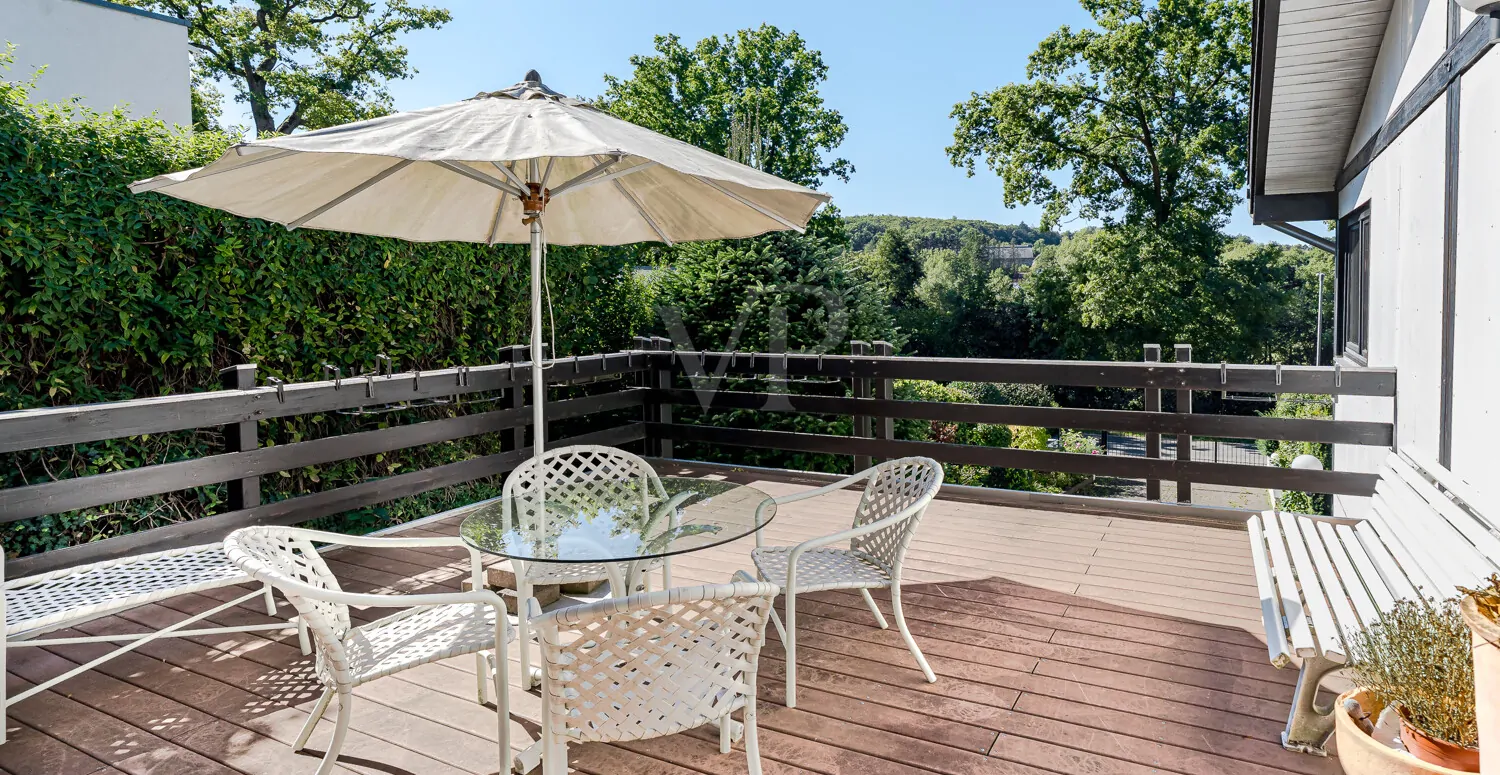 Sonnenbalkon Strassenseite