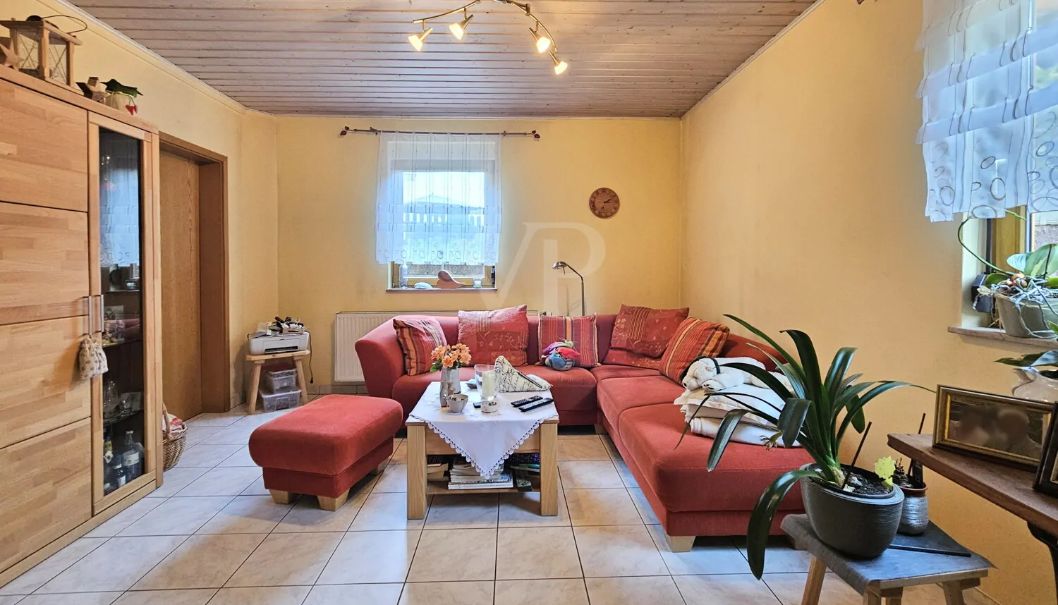 Wohnlich ausgebauter Raum im UG