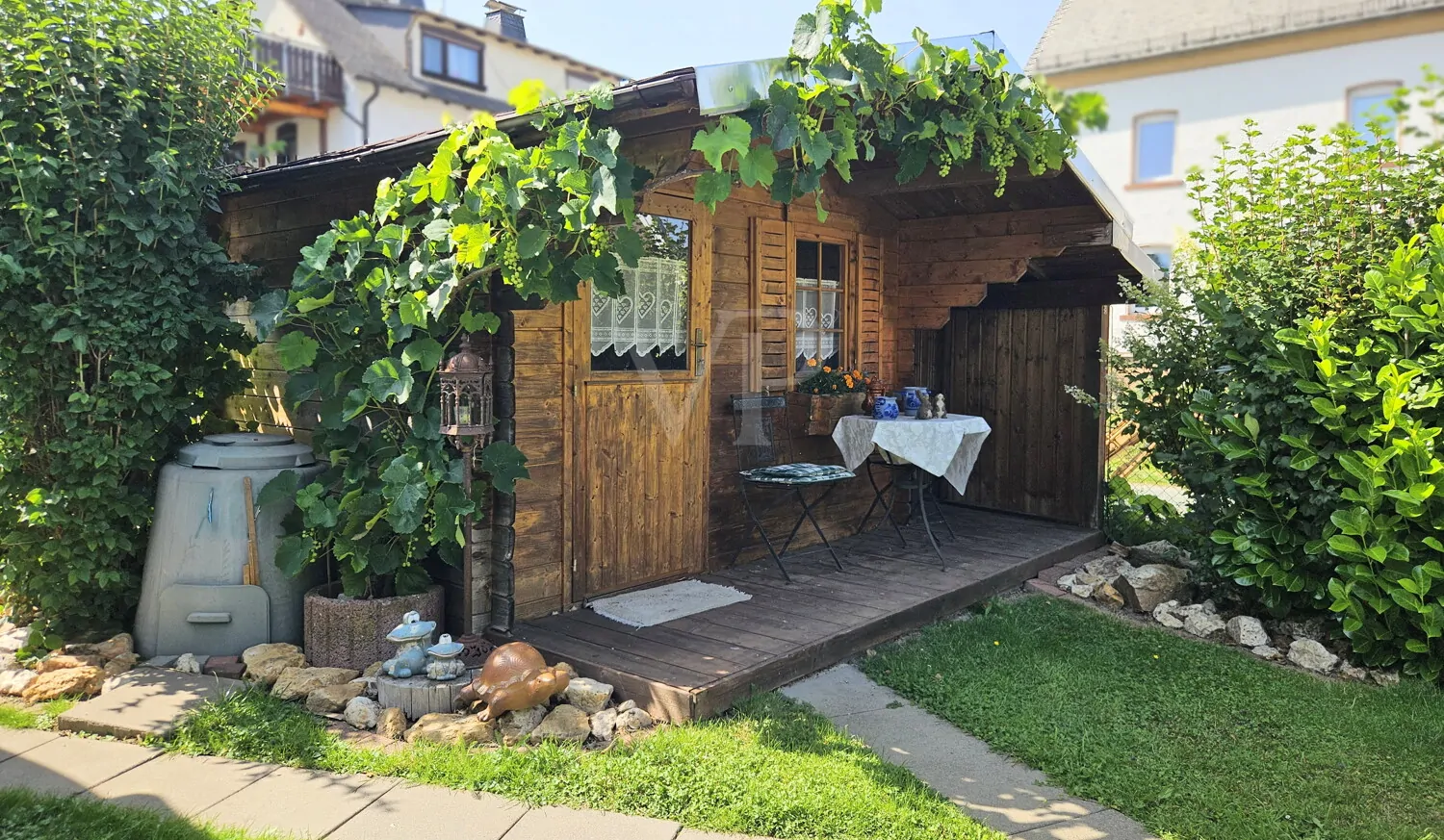 Idyllisches Gartenhäuschen