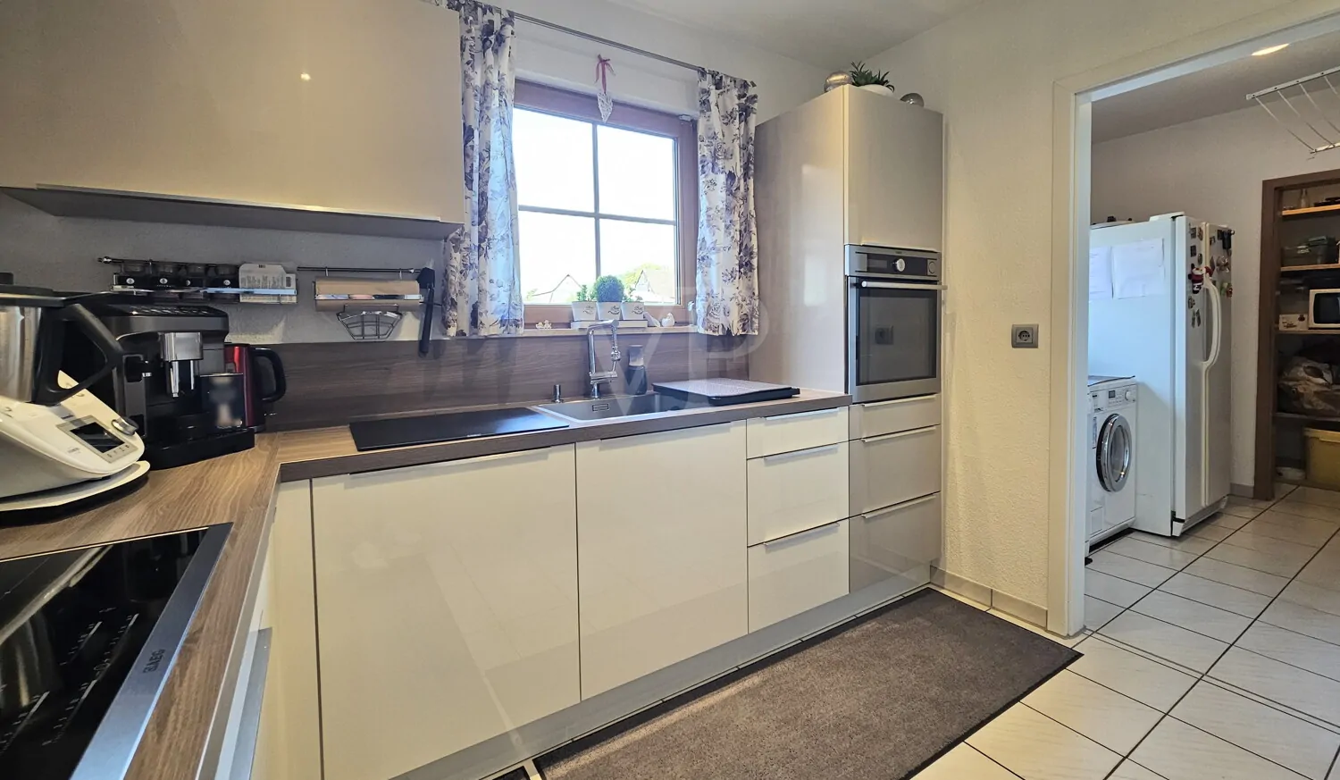 Blick zu HWR & Speisekammer