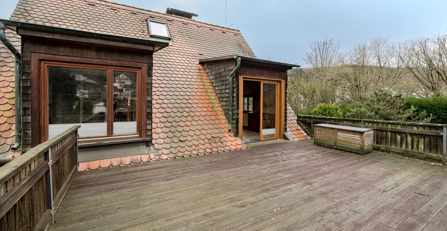 ...großer Dachterrasse