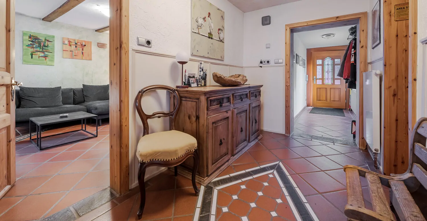 Geräumiger Dielenbereich