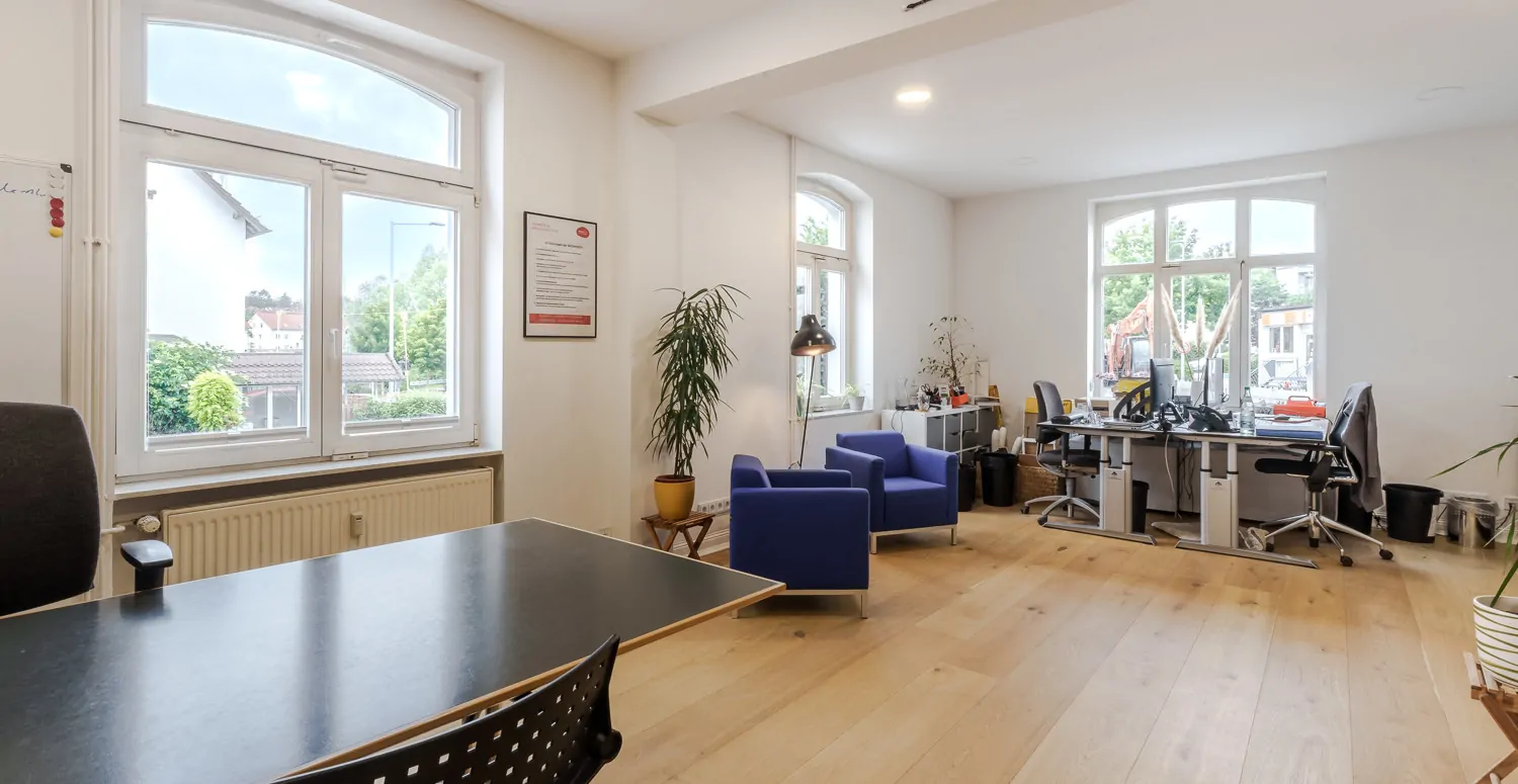 Teilbares Büro im EG