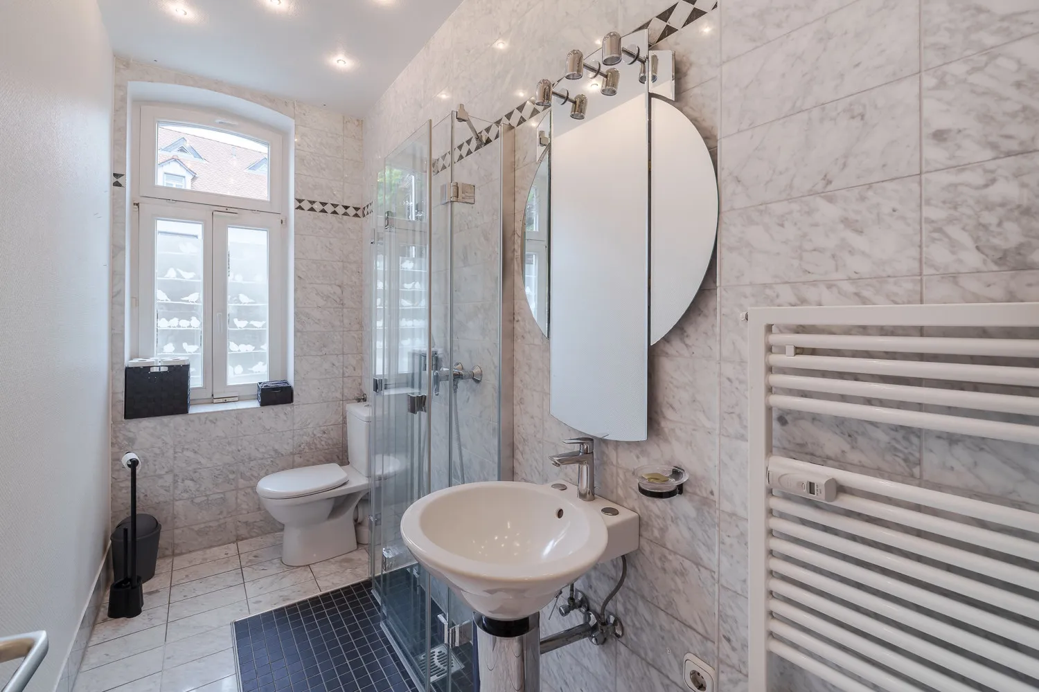 Schickes Duschbad EG