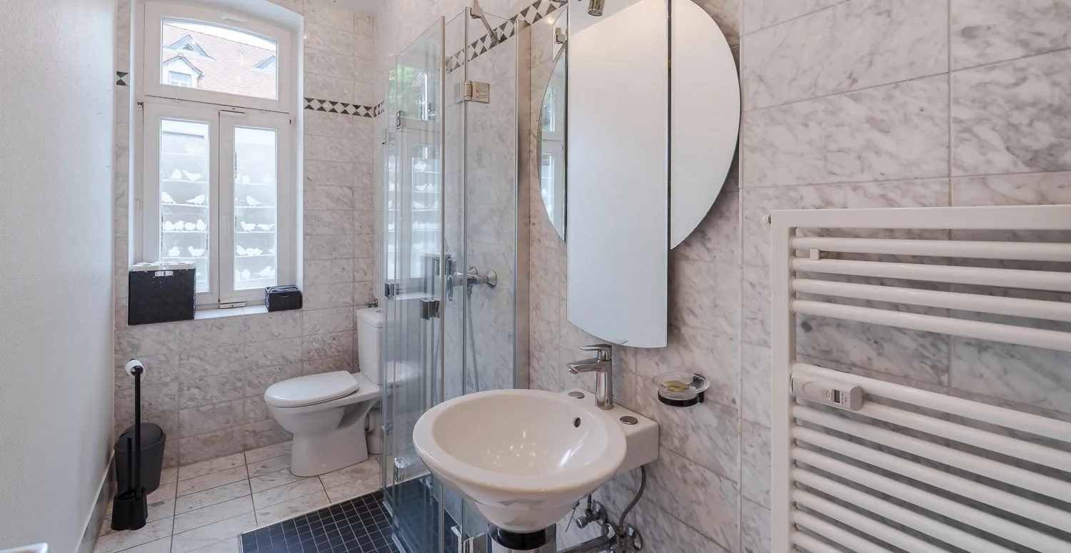 Schickes Duschbad EG