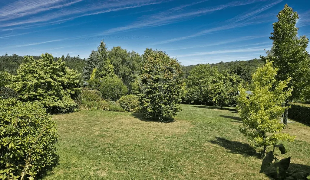 Gartenparadies mit Waldblick