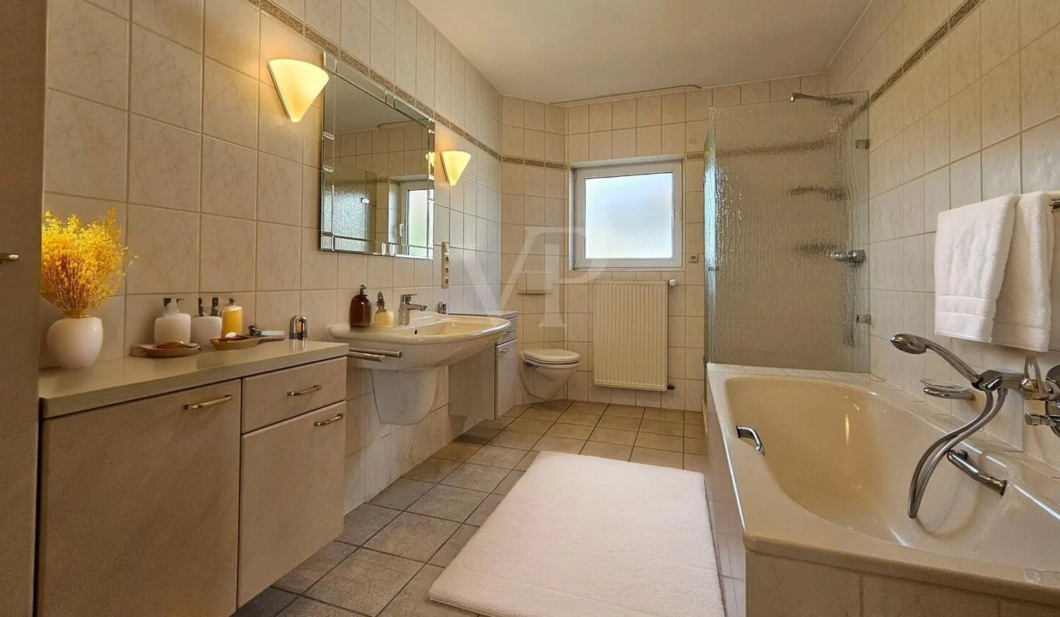 Tageslichtbad (Hochparterre)