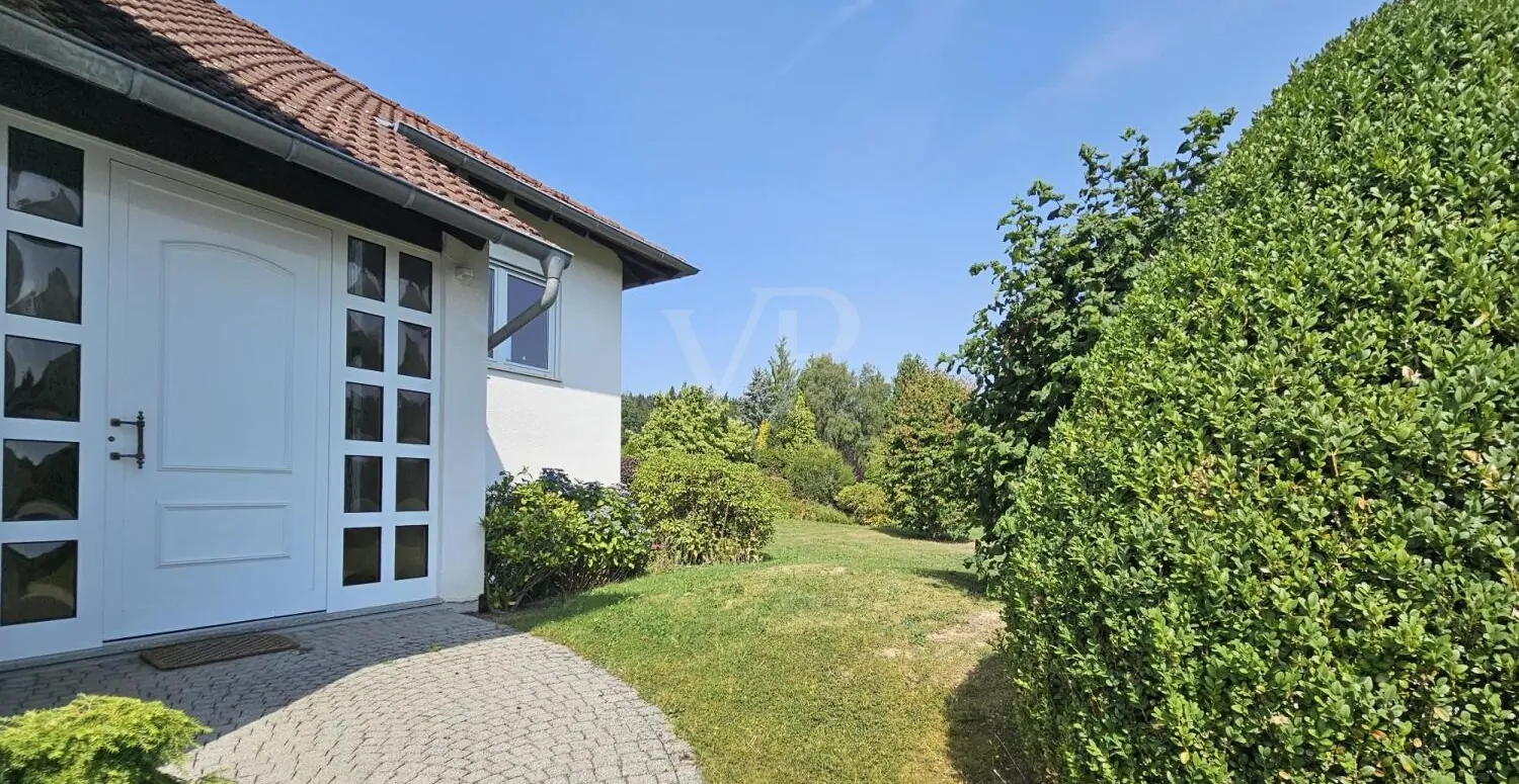 Gepflegte Außenanlage