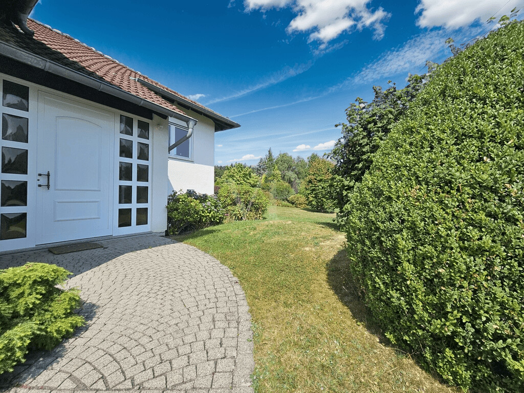 Gepflegte Außenanlage