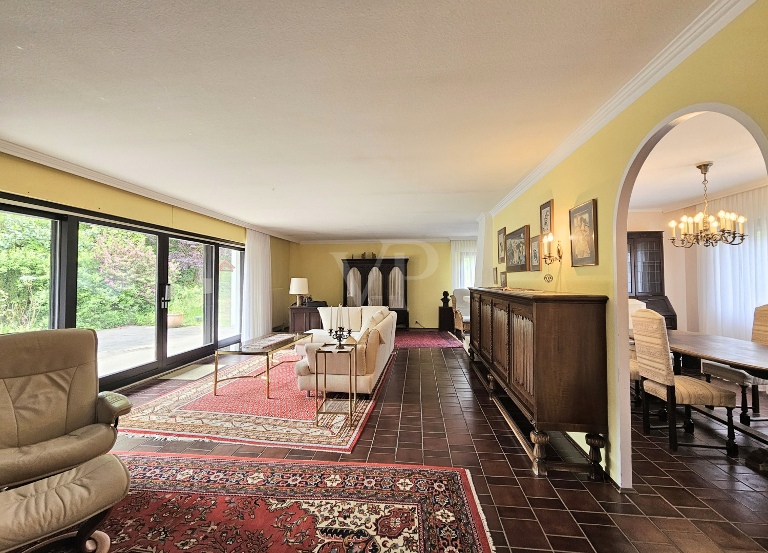 Großzügiges Wohnzimmer