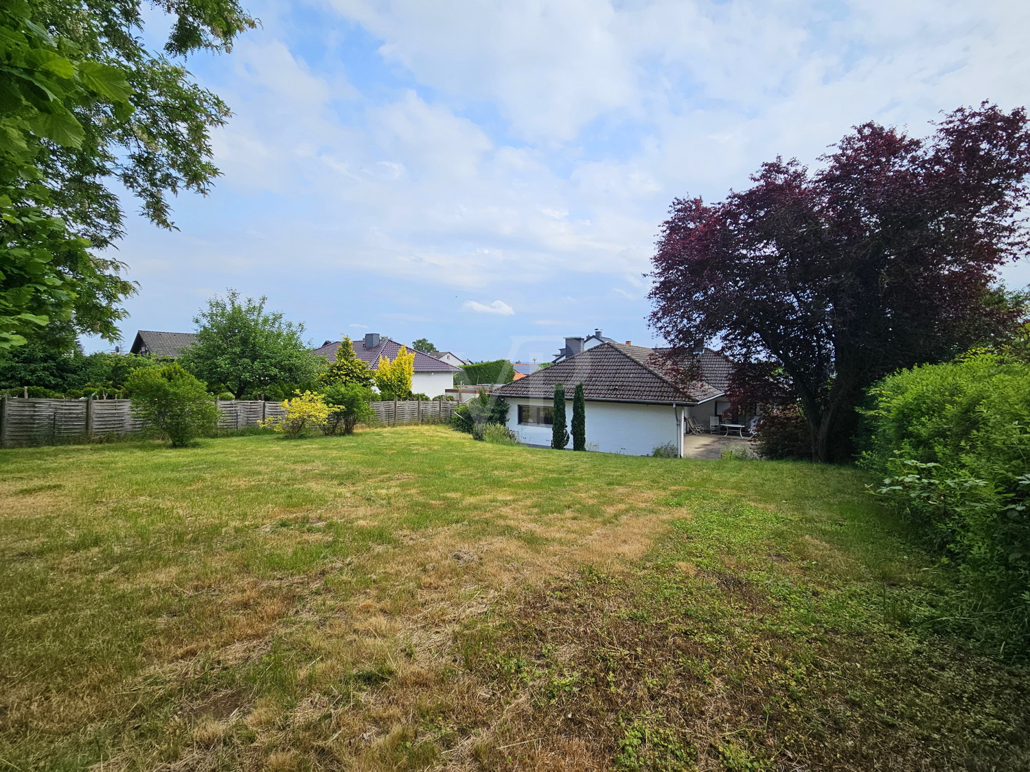 Idyllischer Gartenbereich