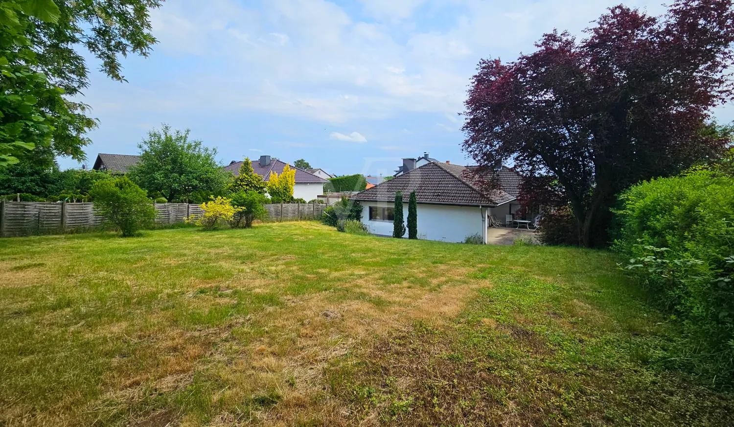 Idyllischer Gartenbereich