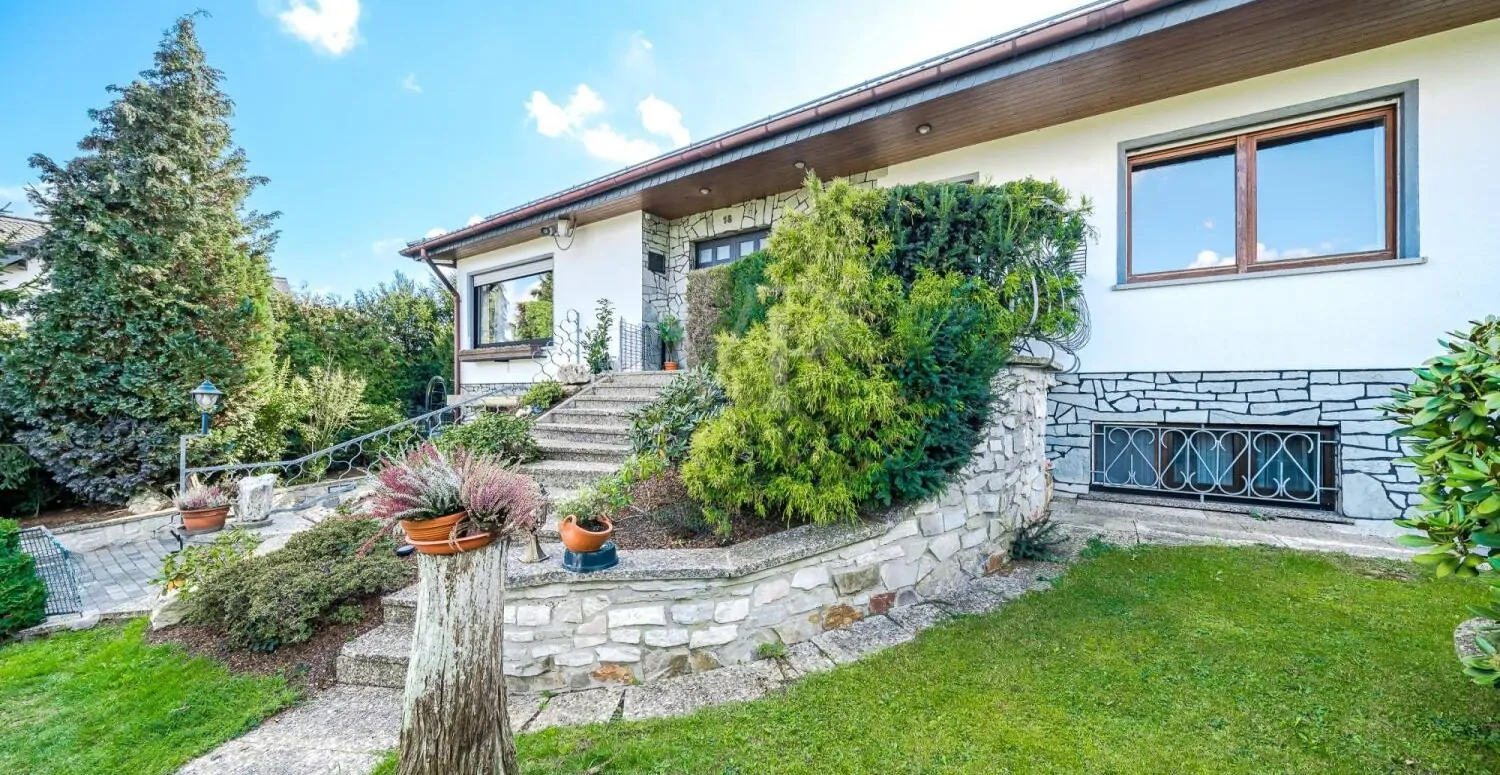 Großzügiger Zugang zum Haus