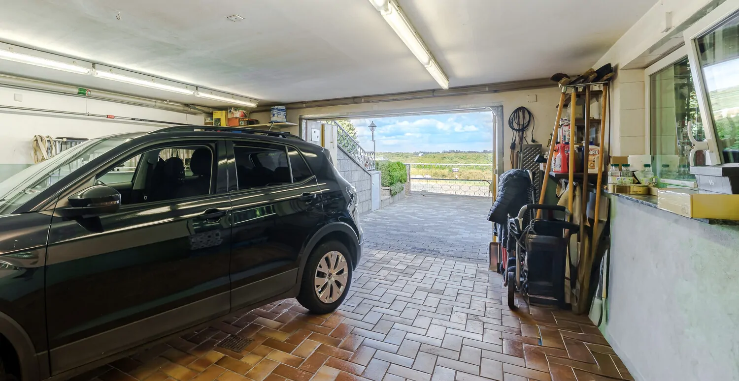 Großzügige beheizbare Garage