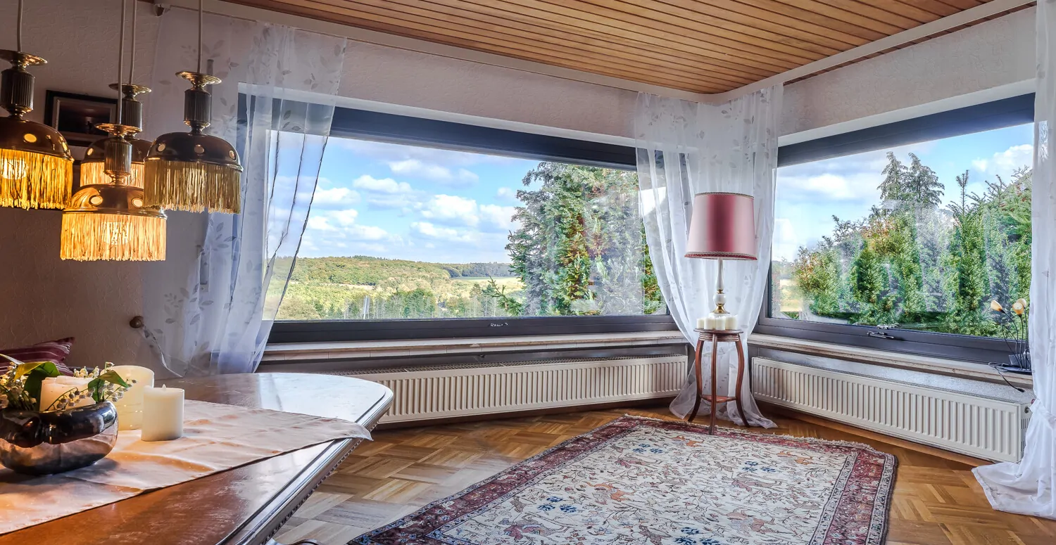 Gemütlicher Wohnbereich mit unverbautem Fernblick