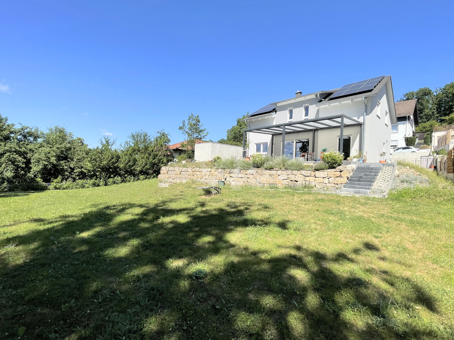 Hausansicht aus dem Garten