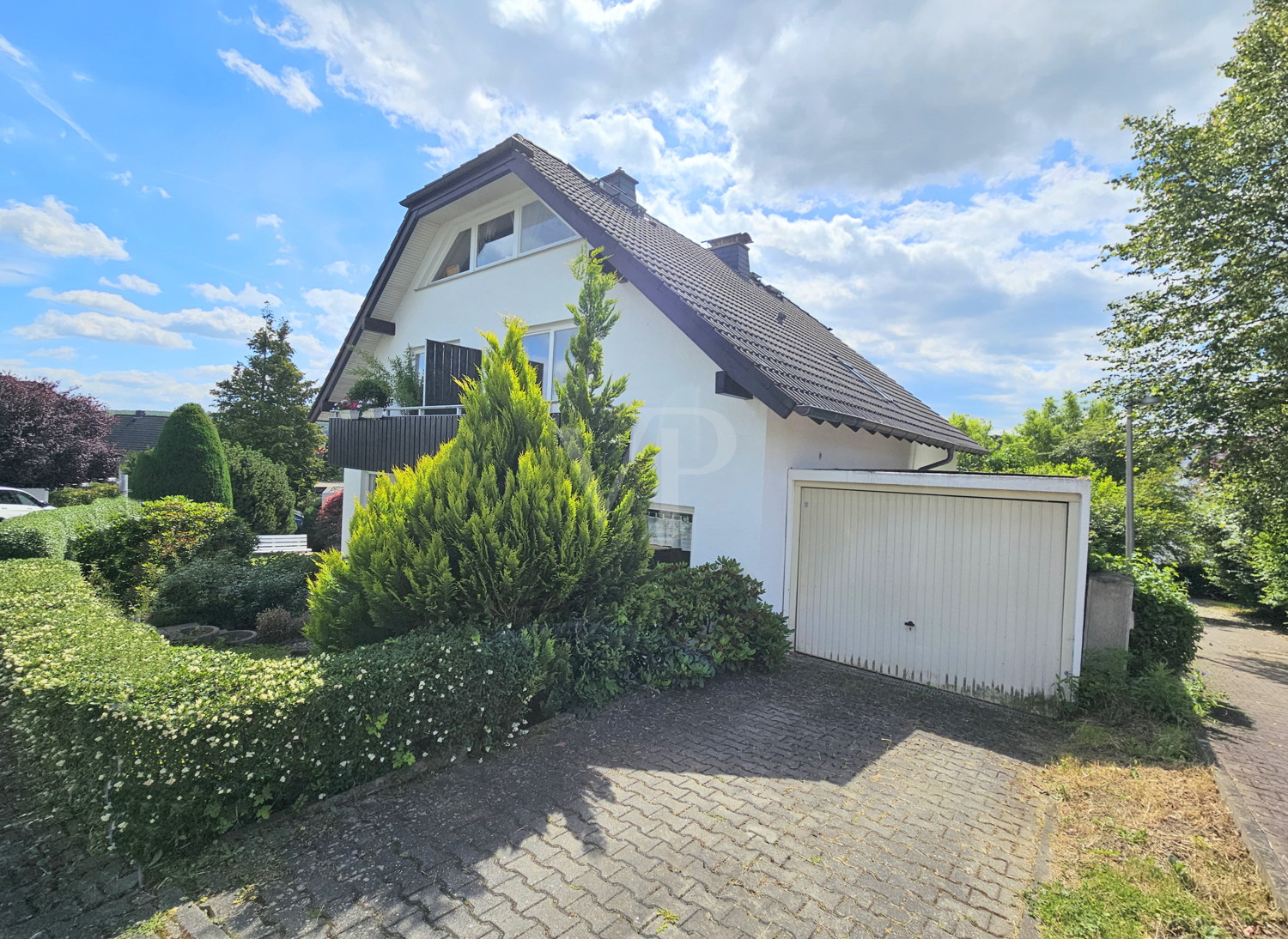 Garage mit Stellplatz rechte DHH