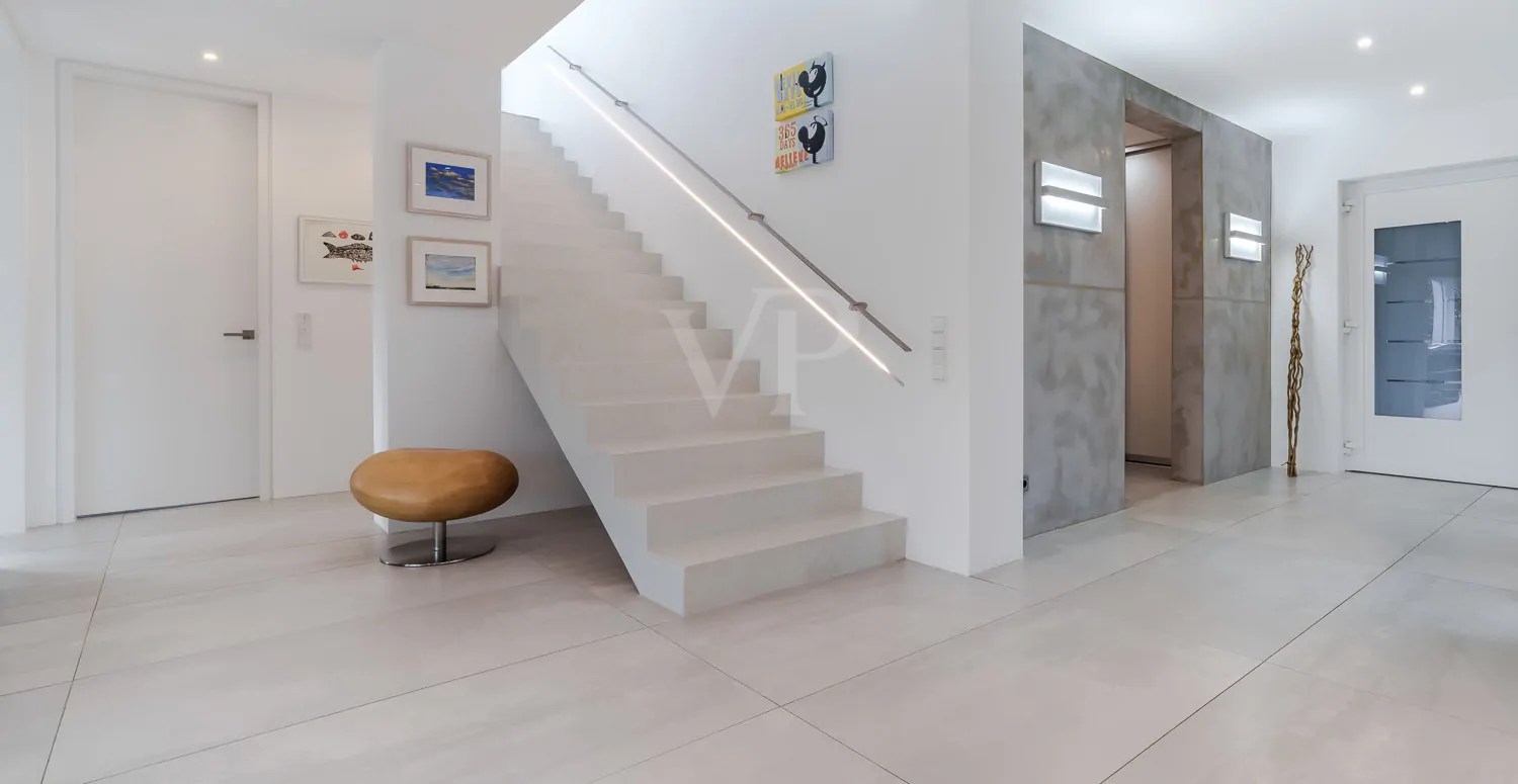 Offener Übergang vom Eingang in den Wohnbereich