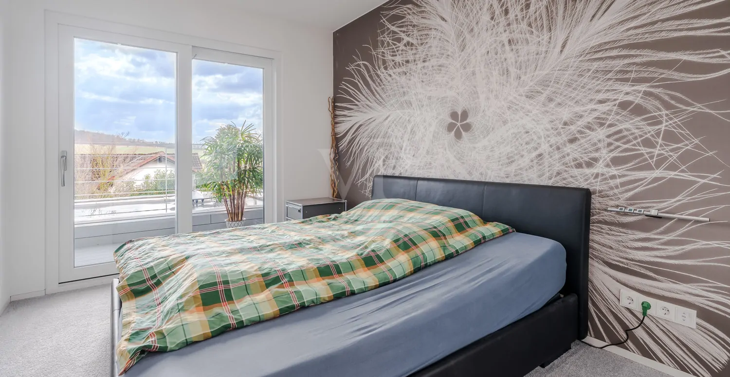 Schlafzimmer mit angrenzender Ankleide