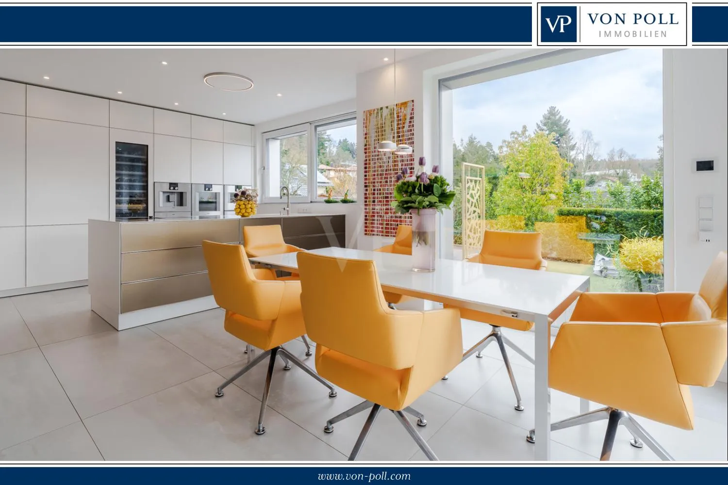 Lichtdurchfluteter Ess- und Küchenbereich