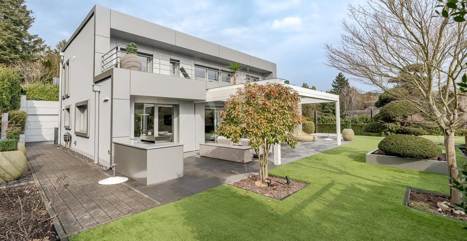 Außenbereich mit Outdoorküche