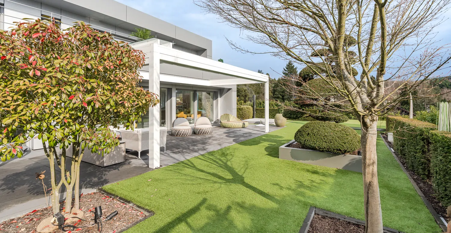 Stilvoll angelegter Garten